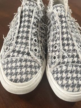 Blowfish Black and White Houndstooth Slip-On Sneakers